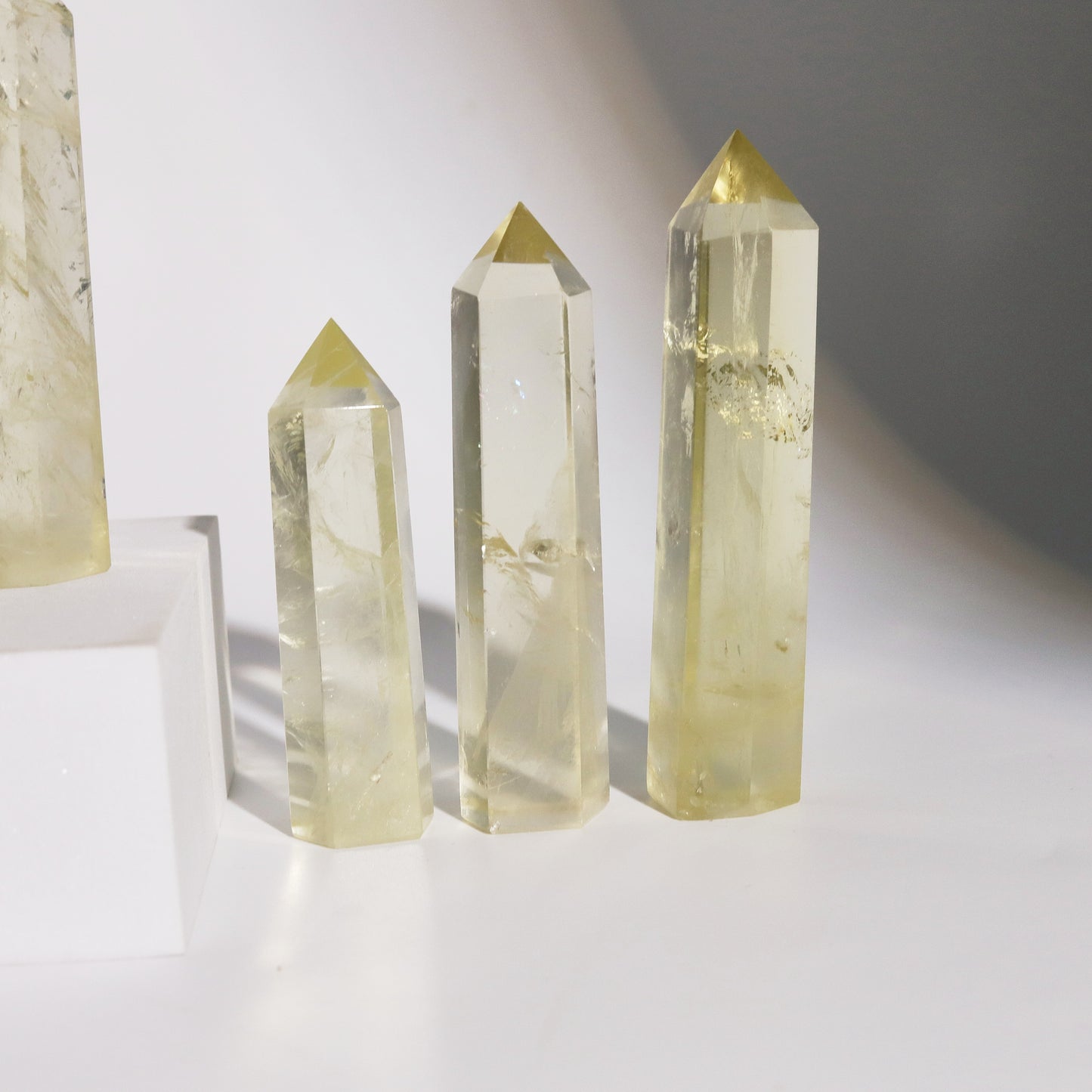 巴西黄水晶塔7-9 cm 晶体透 招财黄水晶